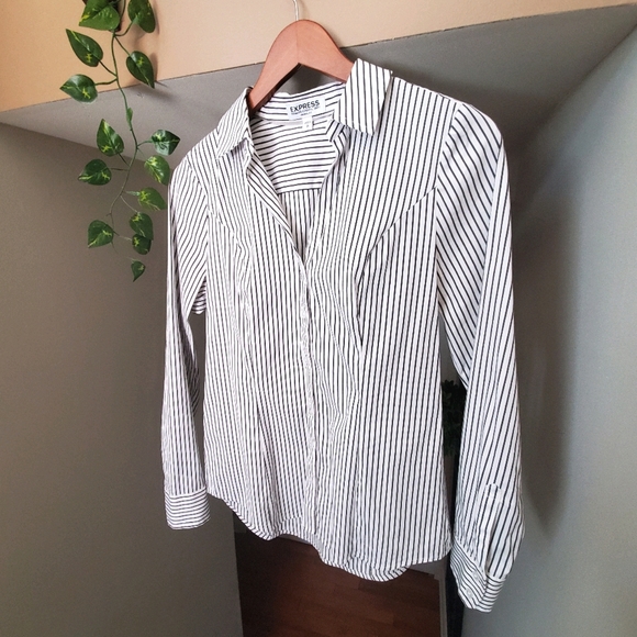 EXPRESS Striped Ultimate Essential Button Down Top - Picture 5 of 11